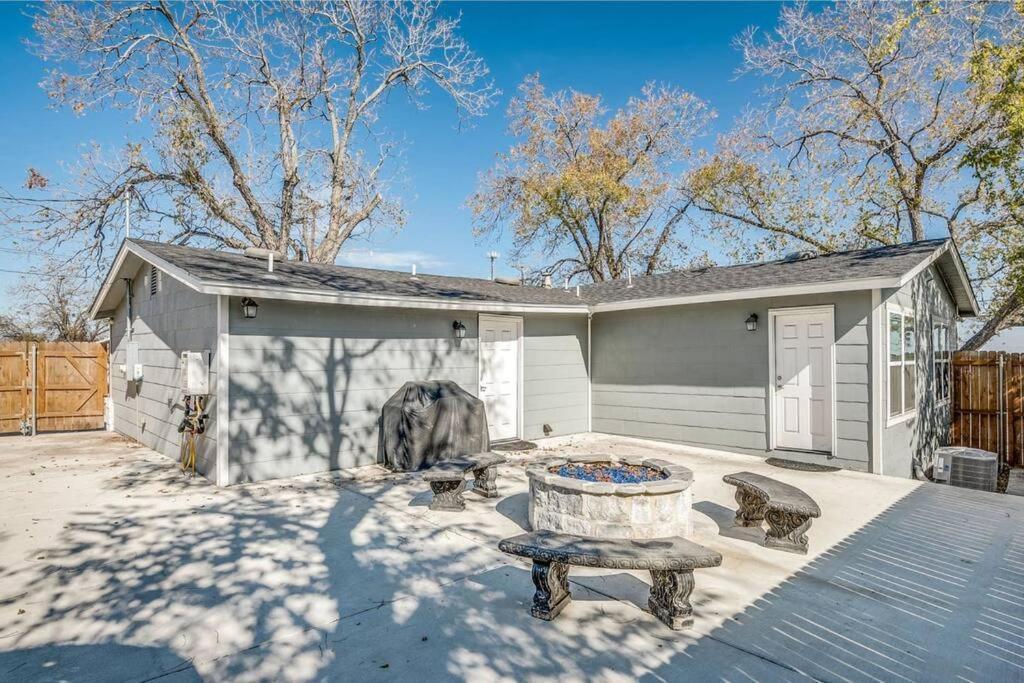 Cozy Haus Relaxing 'Home Base' Wifi Location Close To Town And Rivers, Schlitterbahn, Gruene New Braunfels Bagian luar foto